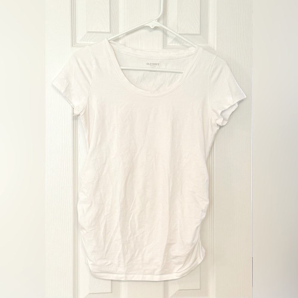 Women’s Cute Old Navy Maternity White Scoop Neck Short Sleeve T-Shirt